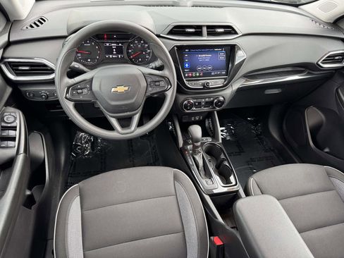 Used 2023 Chevrolet TrailBlazer LT w/ Convenience Package AWD/4WD image 2