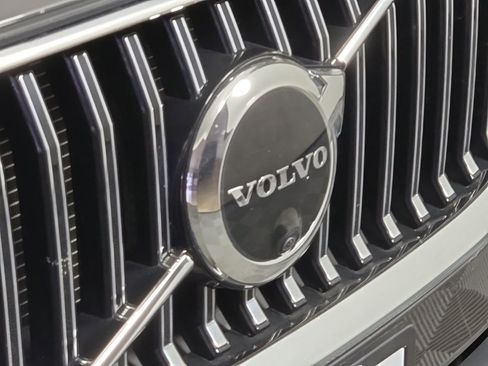 Certified 2023 Volvo XC60 B5 Plus w/ Climate Package image 8