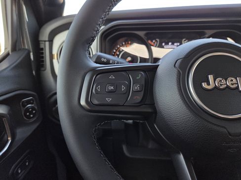 Used 2025 Jeep Gladiator Sport AWD/4WD image 36