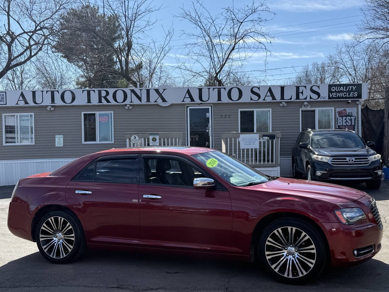 Used 2014 Chrysler 300 S RWD image 1
