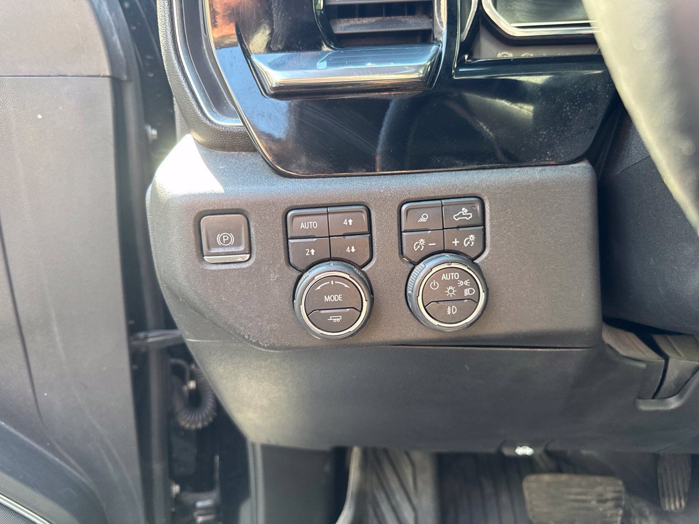 Used 2024 Chevrolet Silverado 2500 LTZ w/ LTZ Texas Edition AWD/4WD image 20