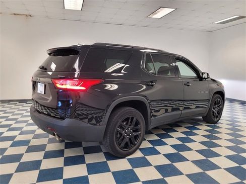 Used 2020 Chevrolet Traverse LT w/ LPO, Black Accent Package image 10