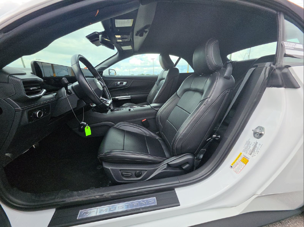 Used 2025 Ford Mustang Premium RWD image 5