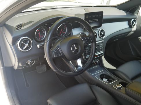 Used 2018 Mercedes-Benz GLA 250 4MATIC image 4