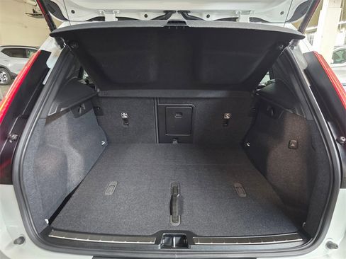 Certified 2023 Volvo XC40 B5 Ultimate w/ Protection Package Premier image 14