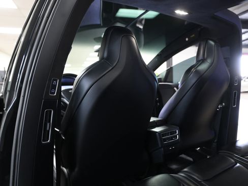 Used 2018 Tesla Model X 75D image 45