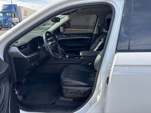 Used 2021 Jeep Grand Cherokee L Limited image 24