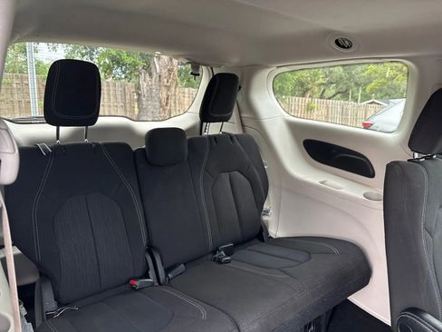 Used 2023 Chrysler Voyager LX FWD image 13
