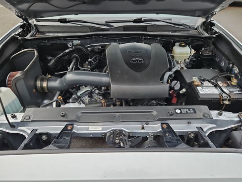 Used 2019 Toyota Tacoma TRD Off-Road image 29