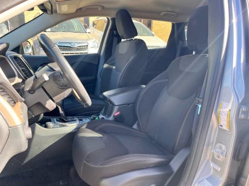 Used 2016 Jeep Cherokee Latitude w/ Comfort/Convenience Group image 17