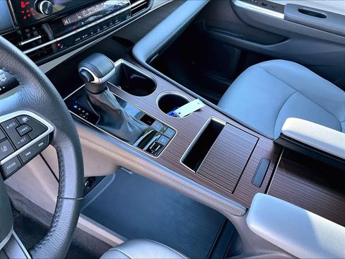 Used 2024 Toyota Sienna XLE image 21