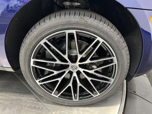 Certified 2026 Porsche Macan image 13