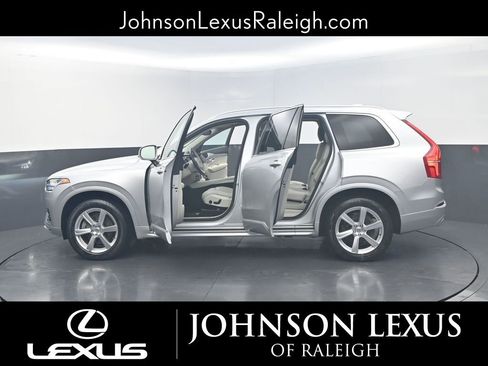 Used 2021 Volvo XC90 T5 Momentum w/ Climate Package image 26