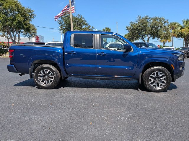 Used 2022 Nissan Frontier SV AWD/4WD image 2