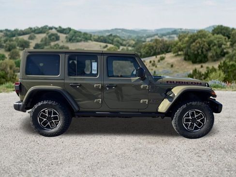 Used 2025 Jeep Wrangler Unlimited Rubicon AWD/4WD image 11