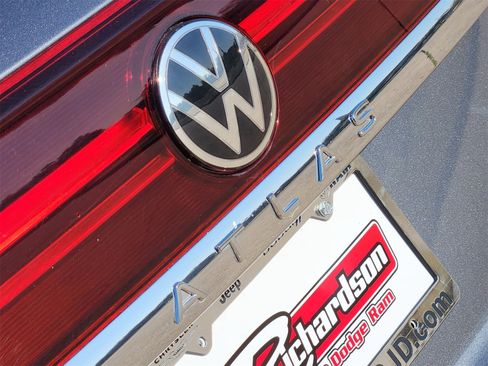 Used 2025 Volkswagen Atlas Cross Sport SE image 18