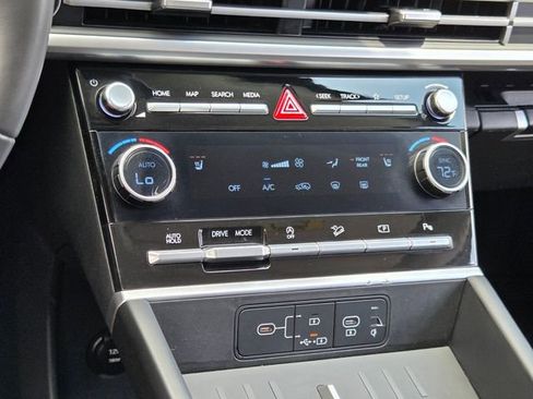 Used 2025 Hyundai Santa Fe SEL FWD image 25