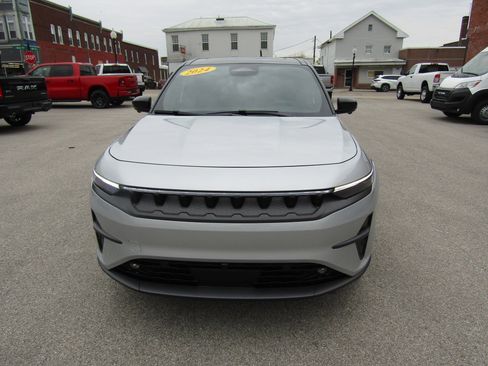 Used 2024 Jeep Wagoneer Launch Edition image 8