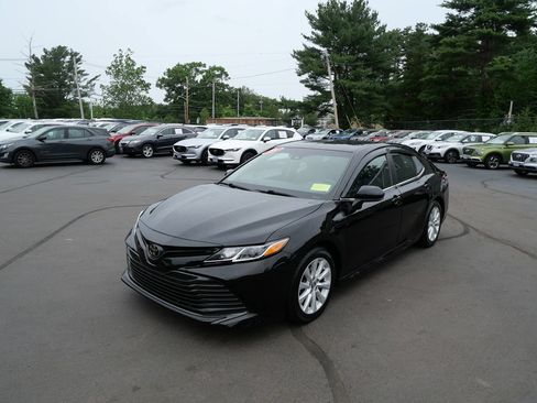 Used 2018 Toyota Camry LE FWD image 1