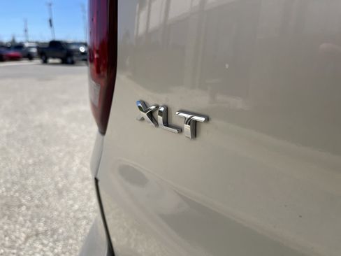 Used 2019 Ford Explorer XLT AWD/4WD image 27