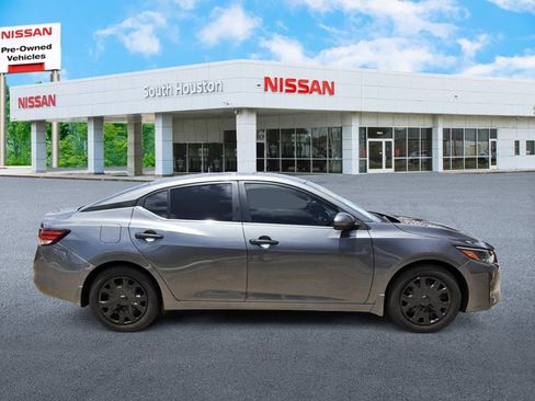Certified 2025 Nissan Sentra S FWD image 5