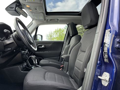Used 2018 Jeep Renegade Latitude w/ Cold Weather Group AWD/4WD image 11