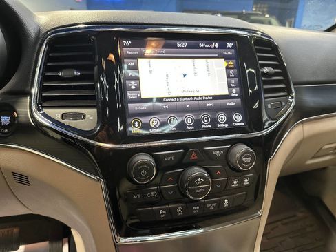 Used 2020 Jeep Grand Cherokee Limited w/ Luxury Group II image 27