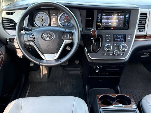 Used 2015 Toyota Sienna Limited Premium FWD image 20