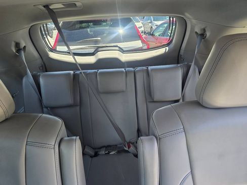 Used 2019 Toyota Highlander XLE w/ Carpet Mat Package (TMS) AWD/4WD image 12