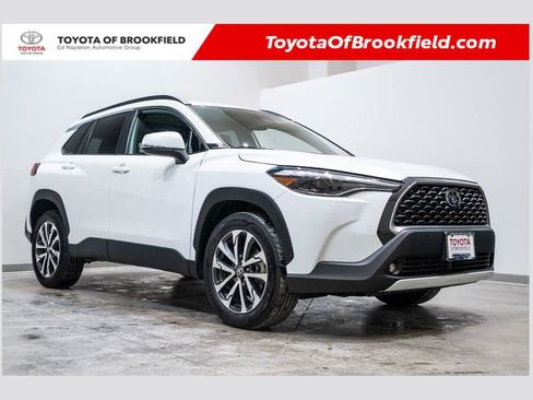 Used 2023 Toyota Corolla Cross XLE w/ Convenience Package image 1