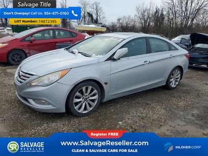 Used 2013 Hyundai Sonata SE w/ Navigation & Sunroof Pkg
