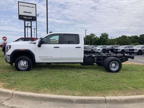 New 2026 GMC Sierra 3500 Pro w/ Convenience Package AWD/4WD image 7