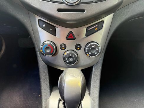 Used 2013 Chevrolet Sonic LT image 18