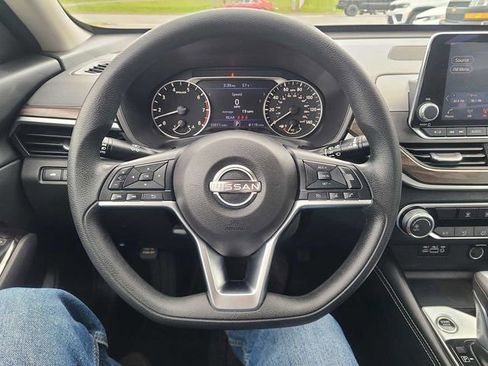 Used 2023 Nissan Altima 2.5 SV FWD image 24