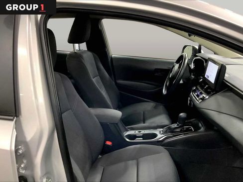 Used 2025 Toyota Corolla LE FWD image 9