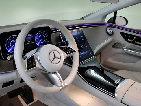 Used 2025 Mercedes-Benz EQE 350+ 4MATIC Sedan image 19