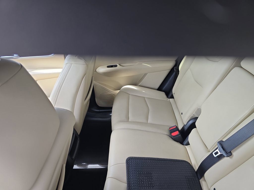Used 2018 Cadillac XT5 FWD image 11