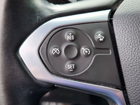 Used 2023 Chevrolet Traverse LT FWD image 25