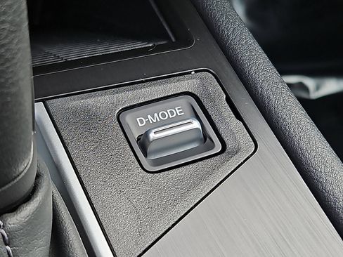 Certified 2025 Nissan Kicks SV w/ Illumination Package image 23