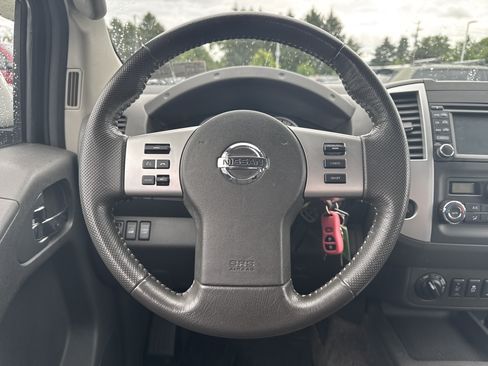 Used 2015 Nissan Frontier PRO-4X w/ Pro-4x Graphics Package AWD/4WD image 3