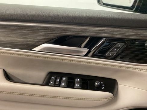 Used 2024 Jeep Wagoneer Series II w/ Convenience Group I AWD/4WD image 23