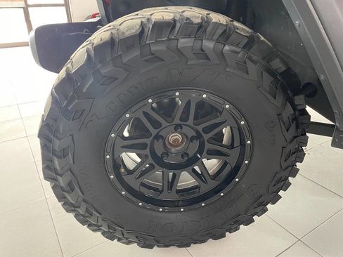 Used 2019 Jeep Wrangler Rubicon w/ Cold Weather Group image 11