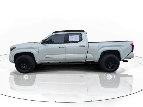 Used 2025 Toyota Tacoma TRD Sport image 4