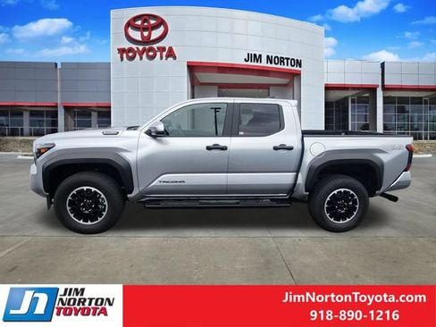Used 2025 Toyota Tacoma TRD Off-Road w/ TRD Off Road Upgrade Package AWD/4WD image 5