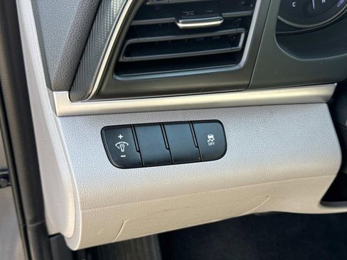 Used 2019 Hyundai Elantra SE image 23