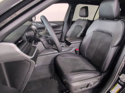 New 2025 Jeep Grand Cherokee L Altitude RWD image 5