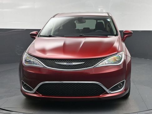 Used 2020 Chrysler Pacifica Touring w/ Tire & Wheel Group FWD image 6