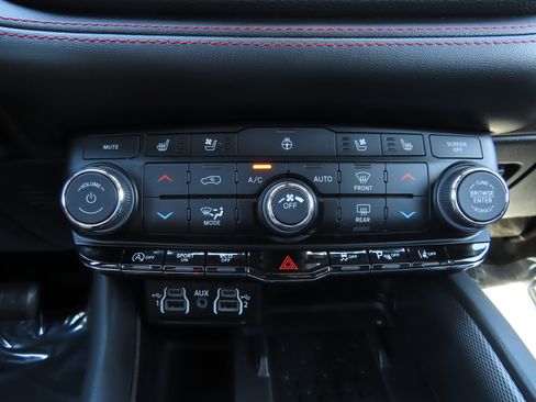 Used 2025 Dodge Durango GT image 28