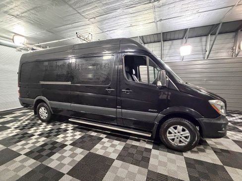 Used 2016 Mercedes-Benz Sprinter 2500 image 9