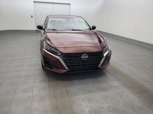 Used 2025 Nissan Altima 2.5 SV FWD image 15